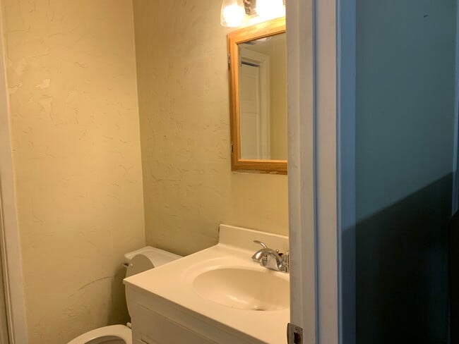 Building Photo - 9155 Doty St