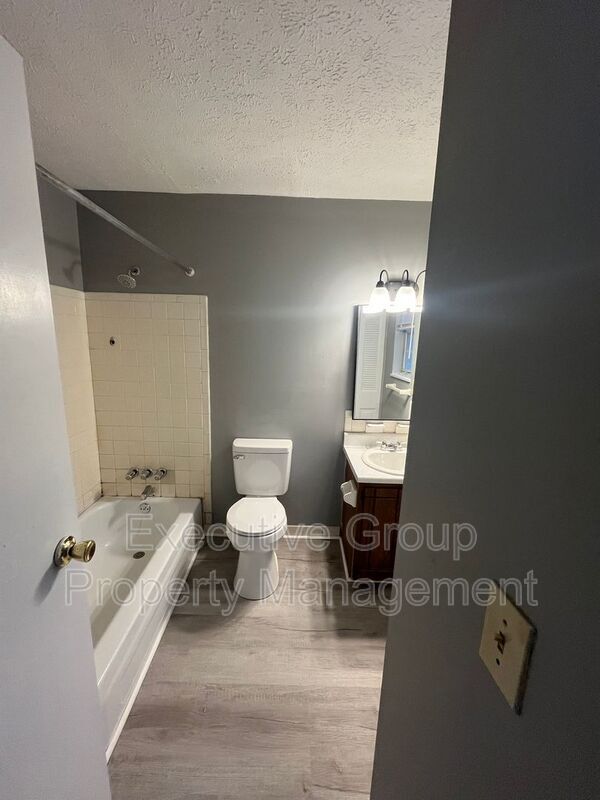 Photo - 246 Elmwood Dr