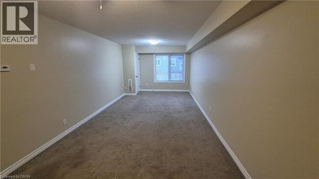 Photo - 225 Riddell St