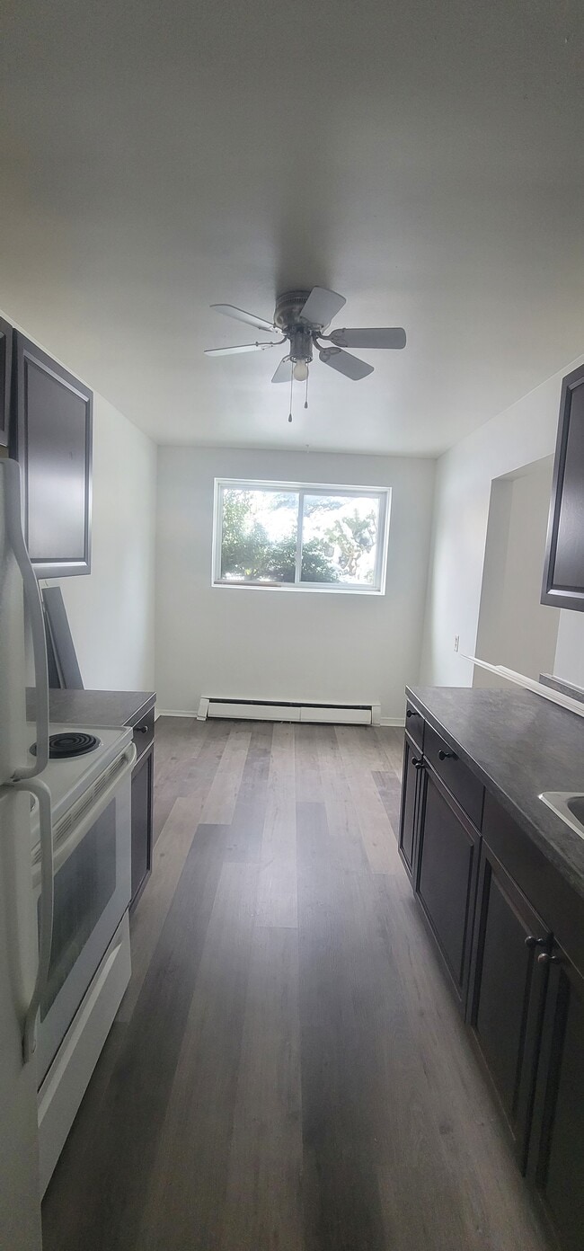 Building Photo - 148 Roxborough Ave Unit 2