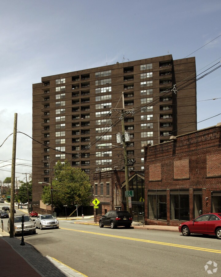 475 Main Street - Malcolm Towers