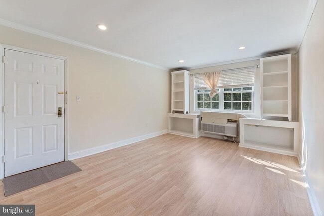 1732 W Abingdon Dr Unit 301