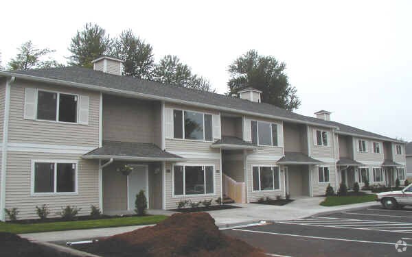 Photo - Emerald Court