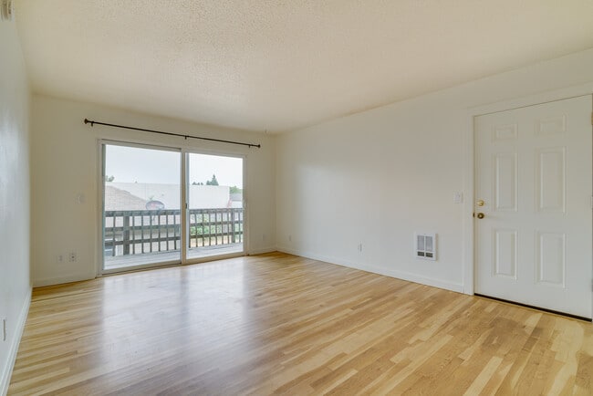 Building Photo - 3404 SE 21st Ave Unit 4