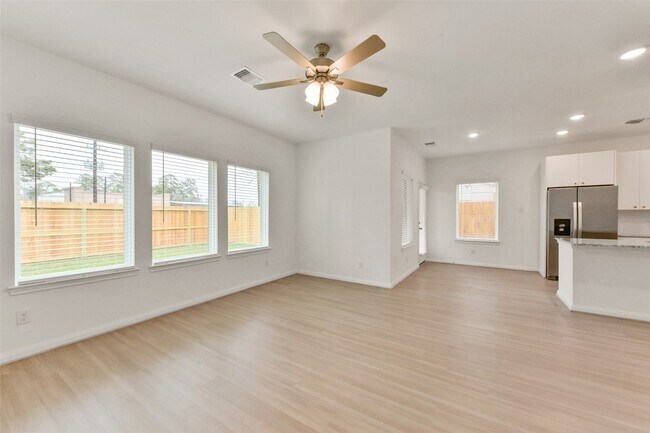Photo - 11938 Lakewood W Dr