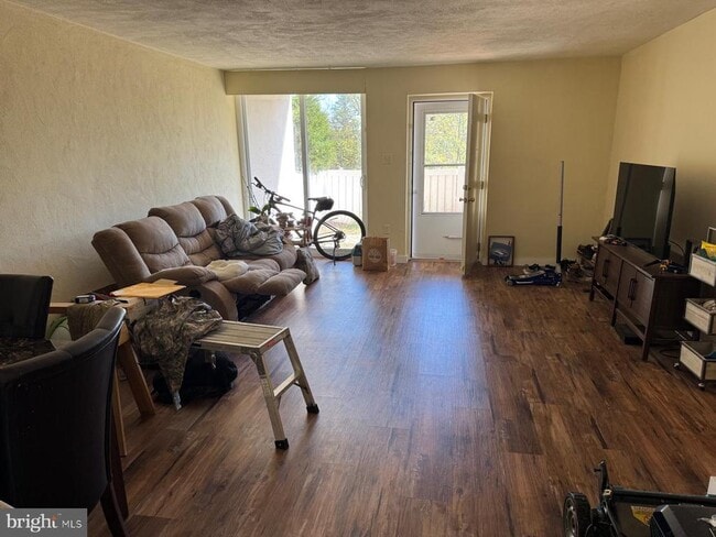 Building Photo - 1212 Forest Ln Unit A-4