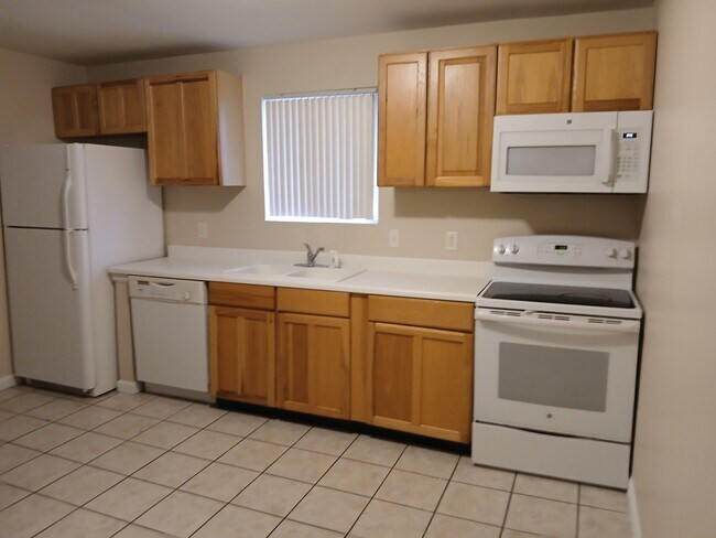 Photo - 211 N Greenbriar Rd