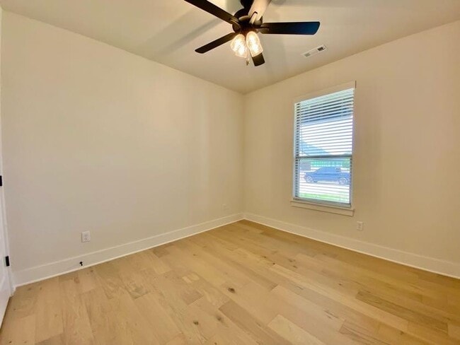 Photo - 730 Marianne St