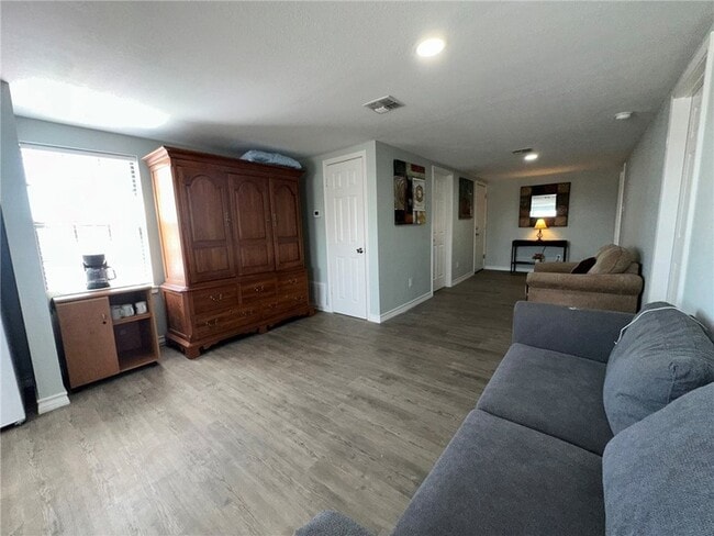 Photo - 201 Volpe Cir