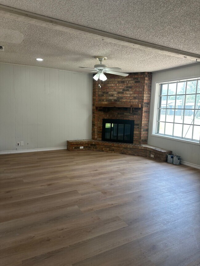 Photo - 200 Linden St