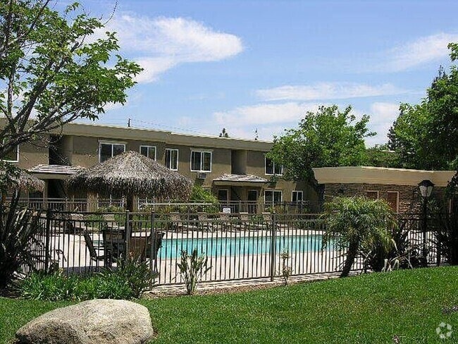 Building Photo - Charming 2-Bedroom, 1-Bathroom Condo for R...