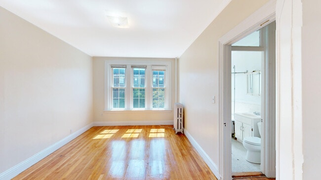 Photo - 101 Glenville Ave Unidad #19