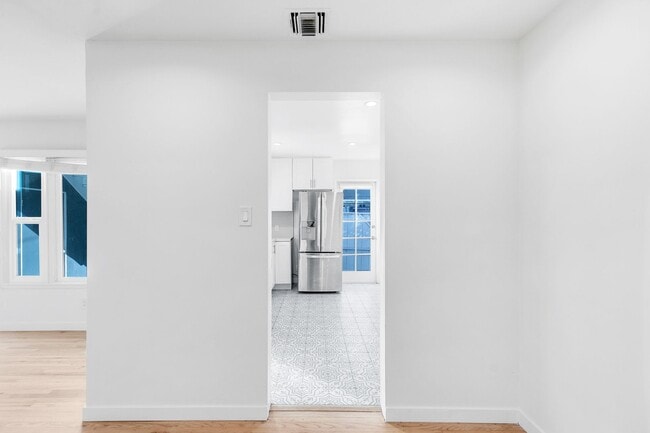 Photo - 12334 Moorpark St Unit 1