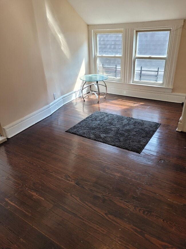 Photo - 243 N 11th St Unidad 3F