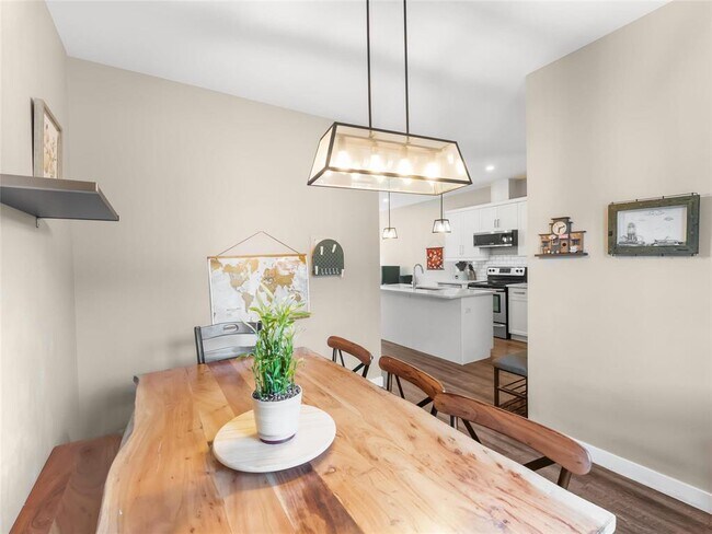 Photo - 340 John Angus Dr