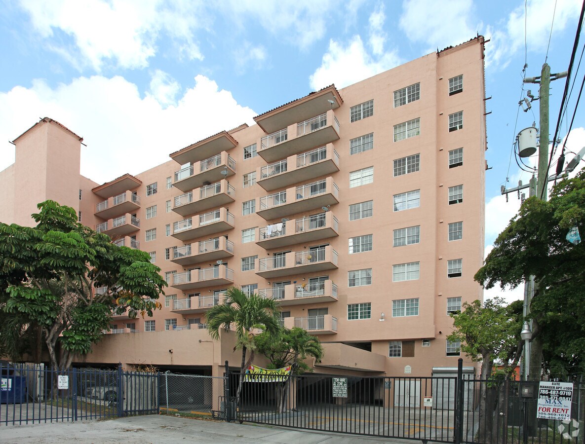 Photo - Elite Riverview Apartments