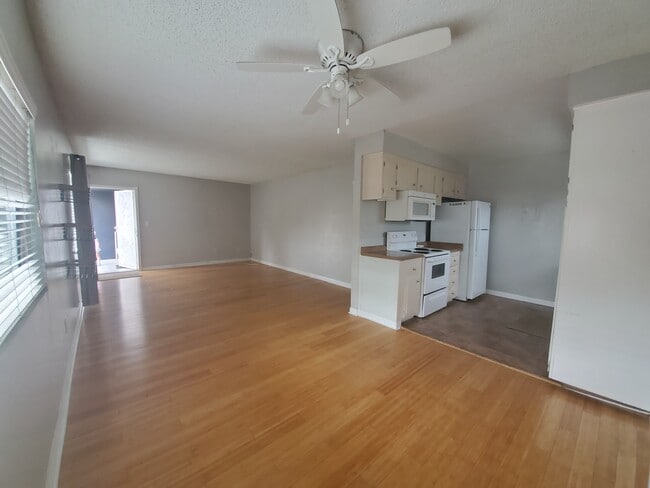 Photo - 1300 Agate St Unit B