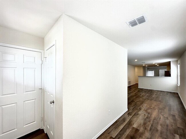 Photo - 549 Autumn Blaze