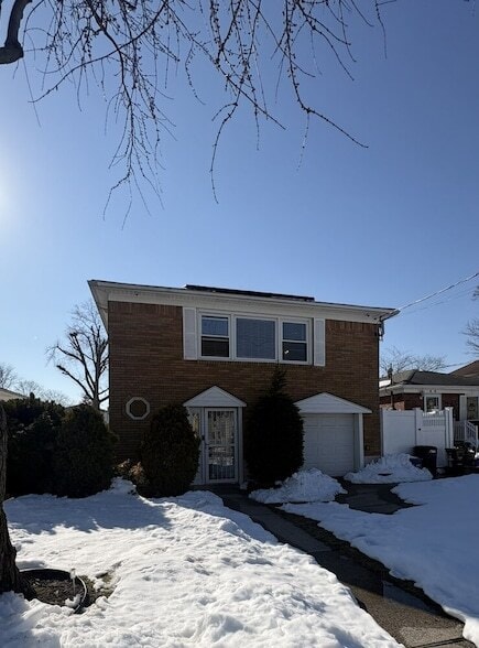 Building Photo - 86 Notre Dame Ave Unit 1