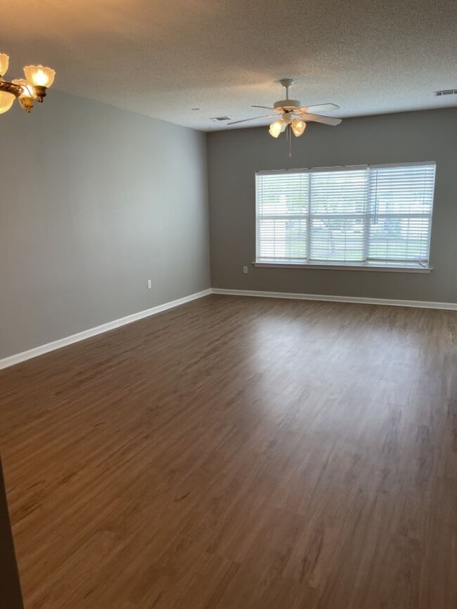 Photo - 23 Stonelake Cir