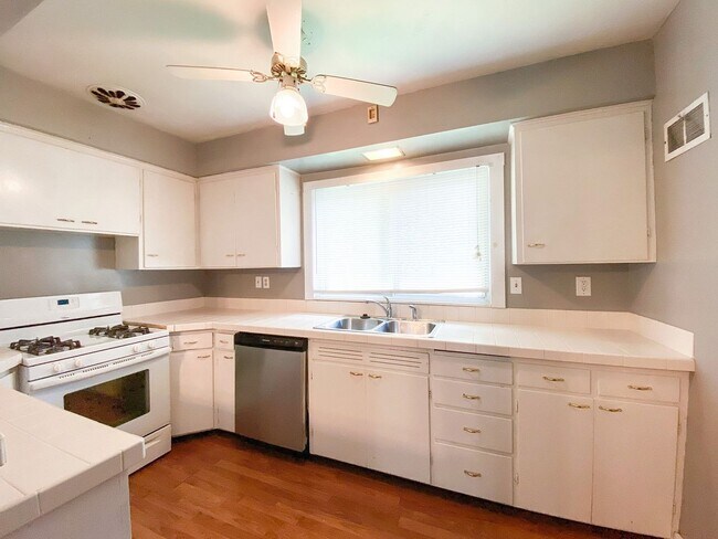 Photo - Woodland Duplex (3520/3522) Unit 3520