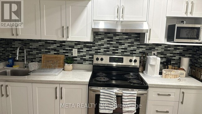 Photo - 252 Howell Crescent