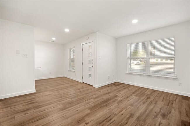 6409 Burns St Unit 106