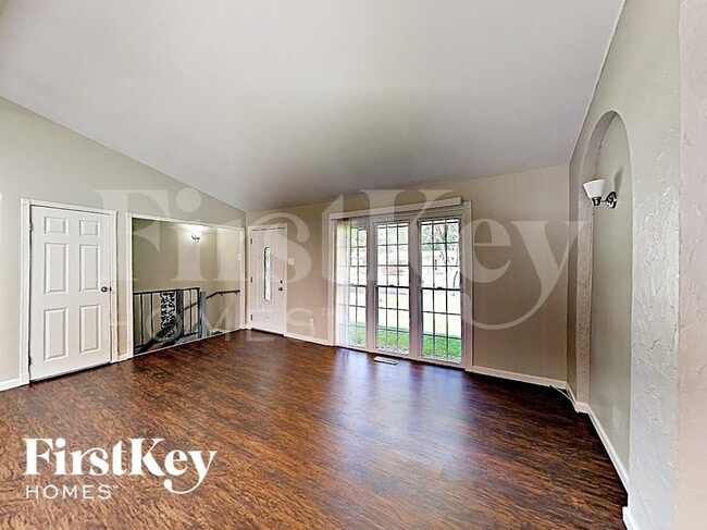 Photo - 8 Deerpath Dr