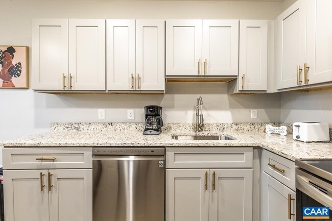 Photo - 1329 Riverdale Dr Unit 4