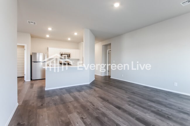 Photo - 2101 S Lakin Ln