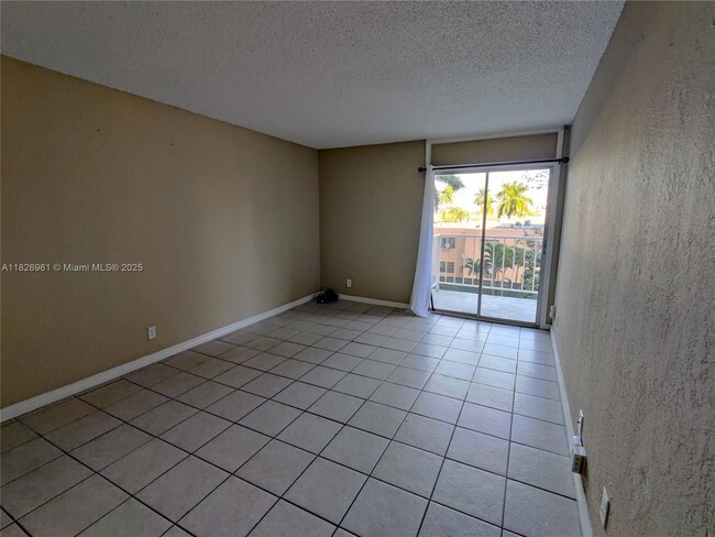 Building Photo - 4550 NW 9th St Unit 310E-310E Rental