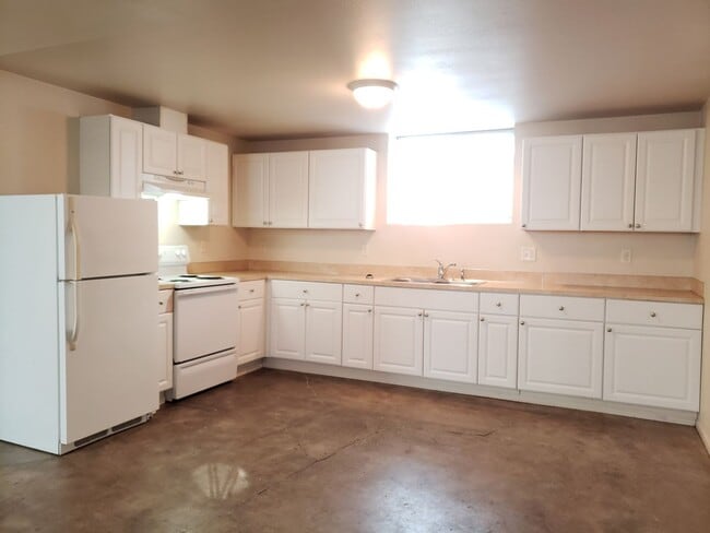 Photo - 1825-1827 Mill St Unidad 1827