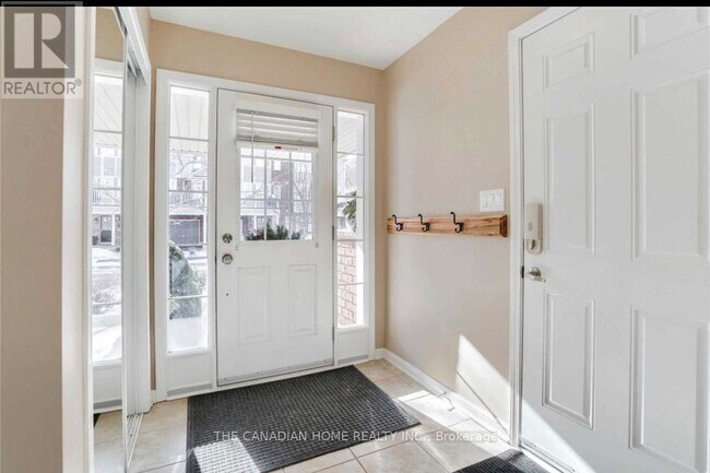 Photo - 929 Deverell Pl