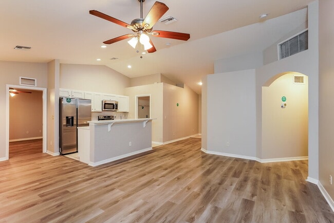 Photo - 5210 6th St W