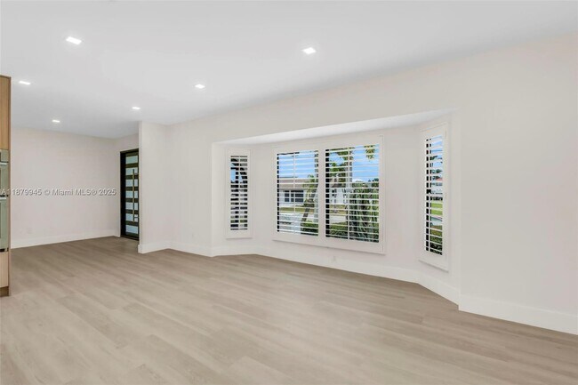 Photo - 105 Sinclair St SE