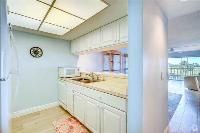 Building Photo - 40 NE Plantation Rd Unit 209 Rental