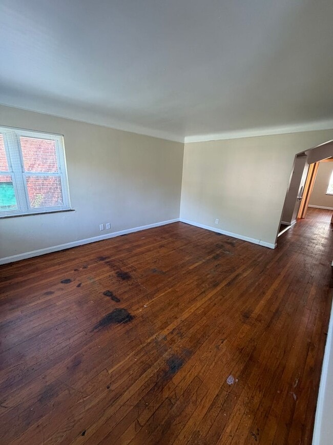 Building Photo - 5016 Newfield Ave Unit Apt 2