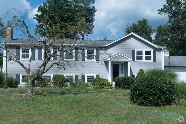 Building Photo - 32 Washburn Dr Rental
