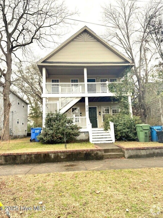 Building Photo - 210 S 9th St Rental