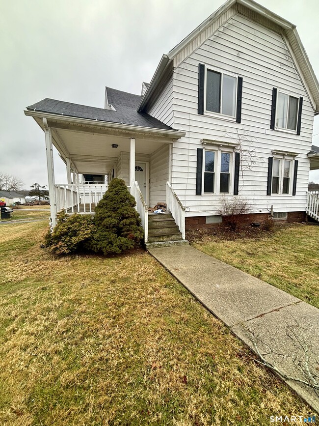 Building Photo - 411 Main St Unit 1