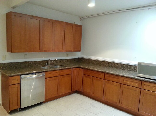 Photo - 1330 N Blue Gum St Apartamentos Unidad 1330 Suite C