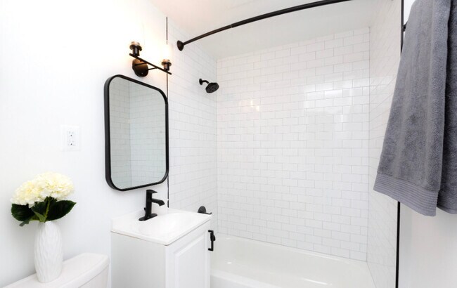 Photo - The Lyn at 610 Cathedral Street