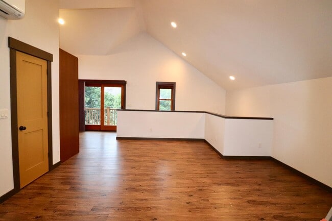 Building Photo - 6864 Ne Oregon St