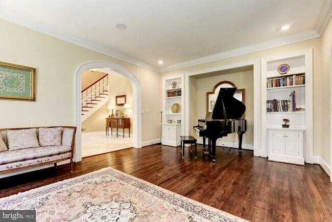 9909 Avenel Farm Dr