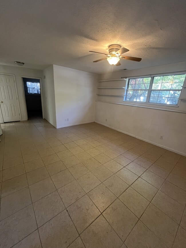 Building Photo - 409 N Main St Rental