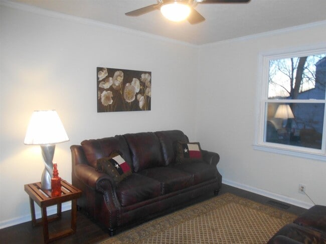Photo - 331 Tamworth Dr