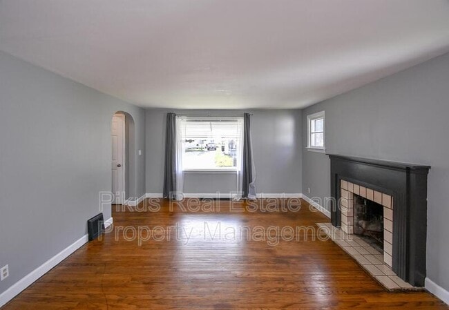 Photo - 2421 Nicholas Pl NW