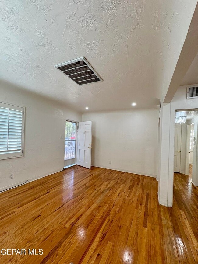 Photo - 4628 Clifton Ave