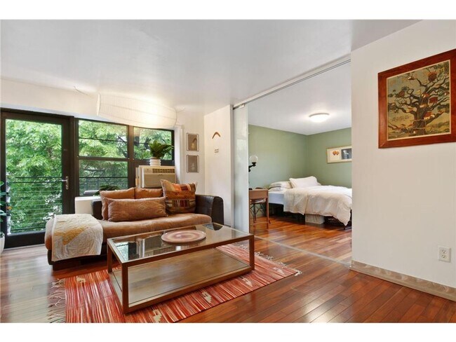 Photo - Bauhaus Flats Unit 1