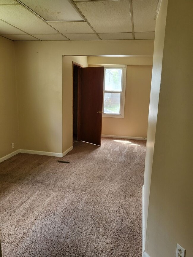 2 bed house with Garage, carport, and base... - 2 bed house with Garage, carport, and base...